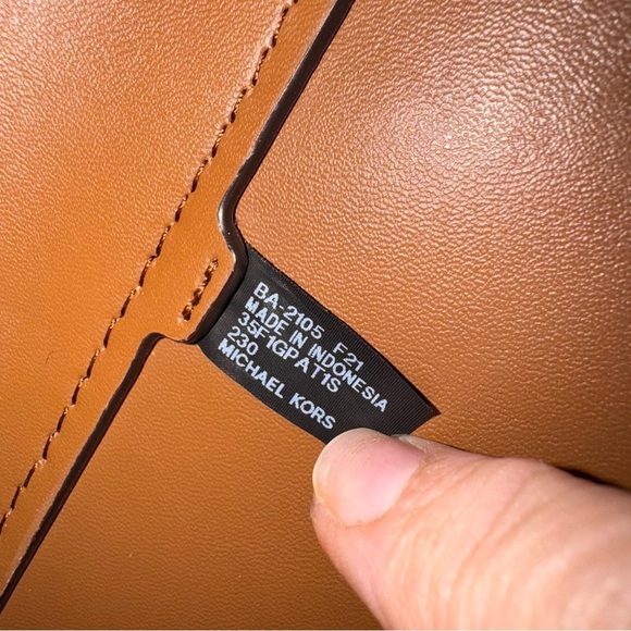 MICHAEL KORS PORTIA SMALL BUCKET PEBBLE LEATHER SUEDE TOTE BAG - Picture 9 of 9